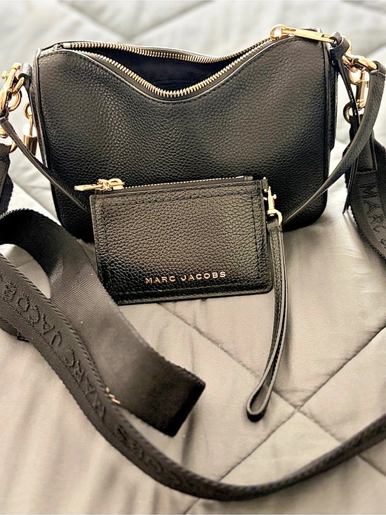 Marc Jacobs Handbags - Marc Jacobs The Crossbody Bag Black Crossbody Bag
